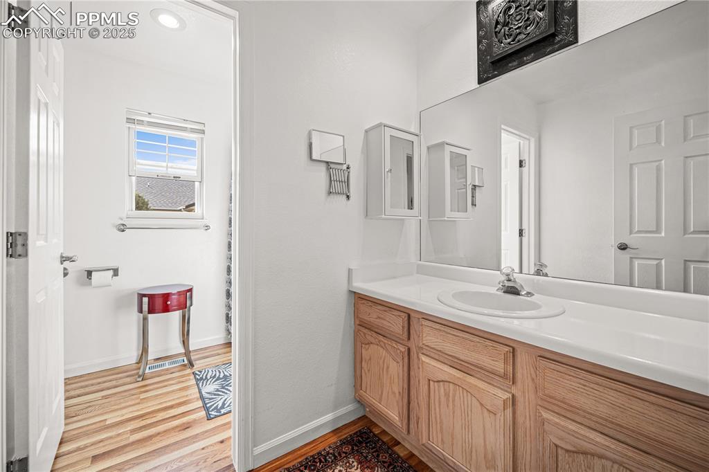 Image 24 of 39: Bathroom