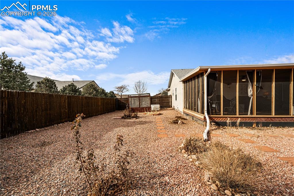 Image 36 of 39: Yard