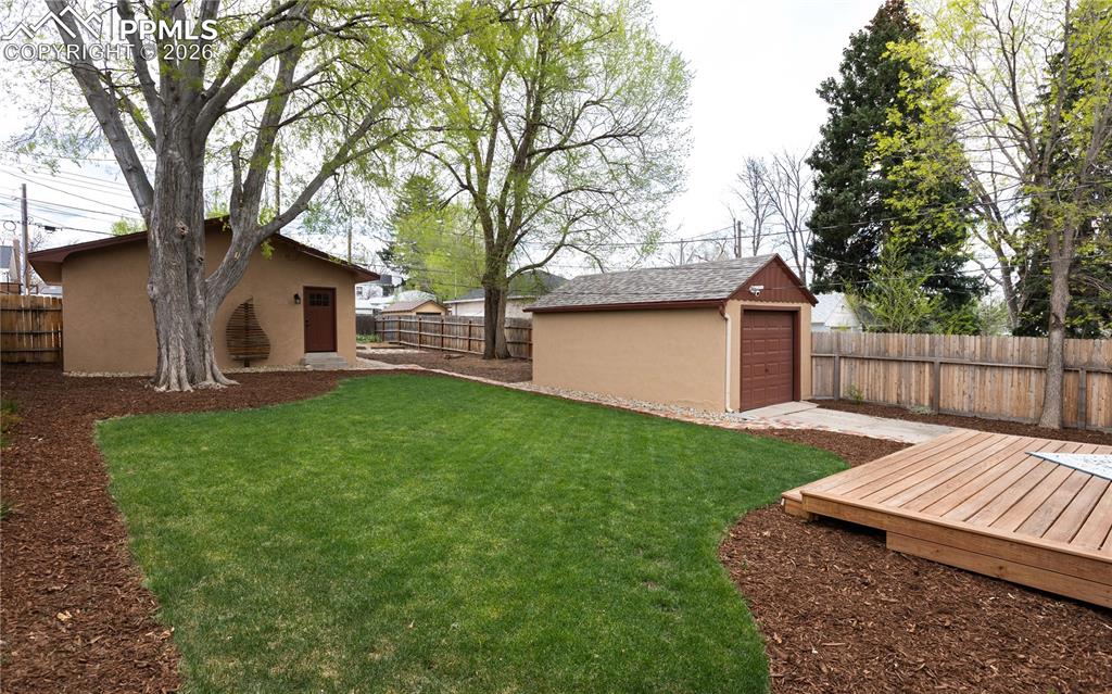 Image 23 of 29: Low maintenance deep lot