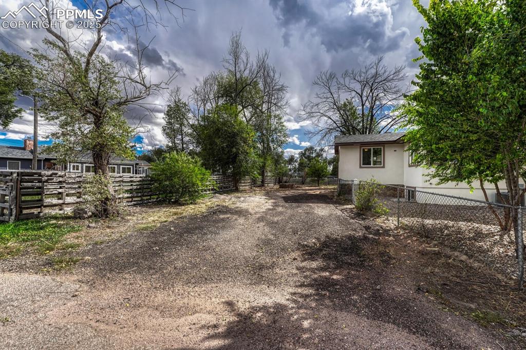 Image 50 of 50: View of yard