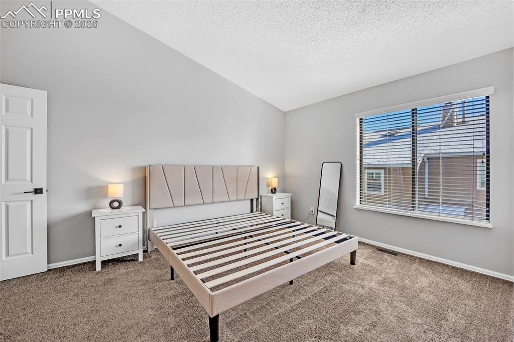 Image 16 of 27: Bedroom