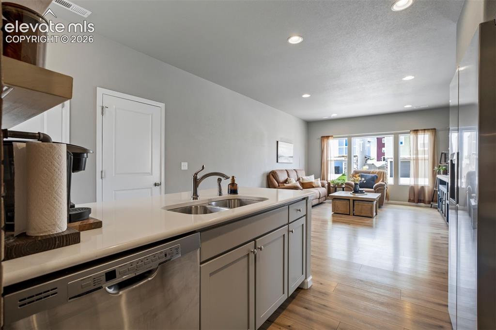 Image 7 of 28: Kitchen