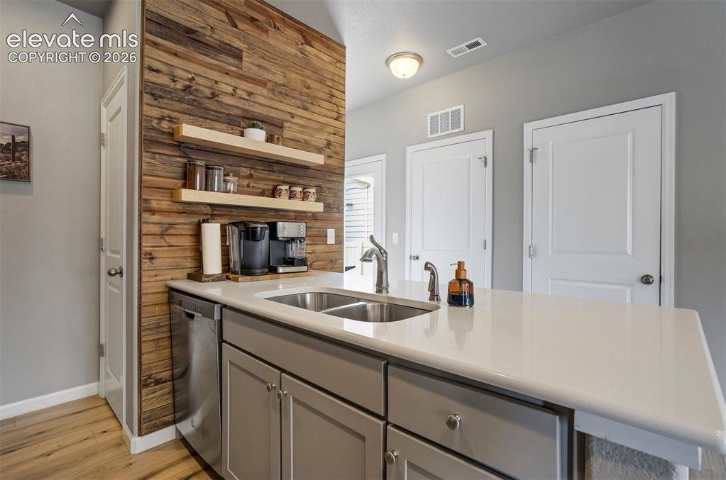 Image 8 of 28: Kitchen