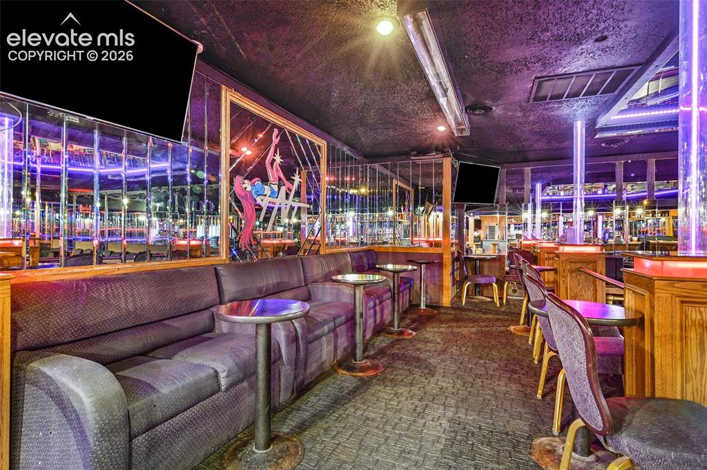 Image 12 of 24: Bar