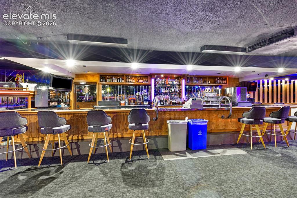 Image 14 of 24: Bar