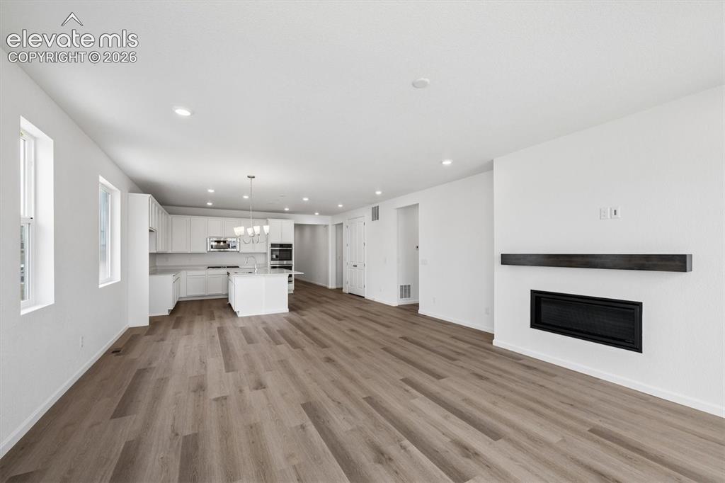 Image 15 of 25: Living Room