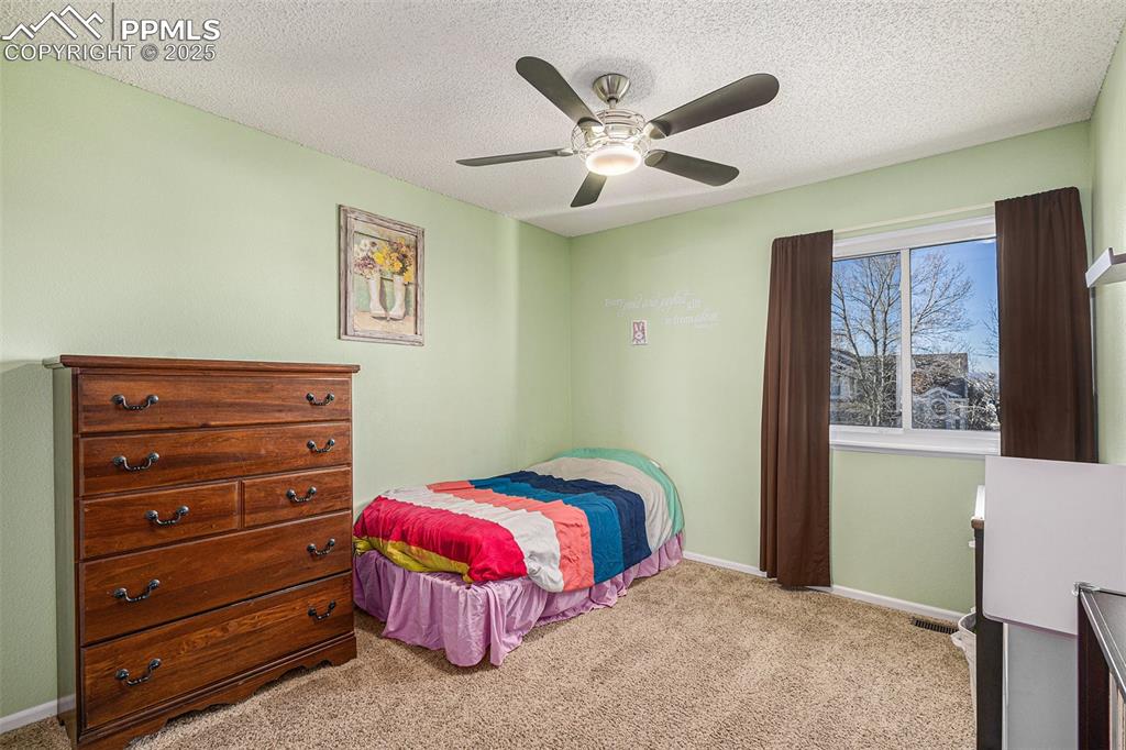 Image 17 of 31: Bedroom