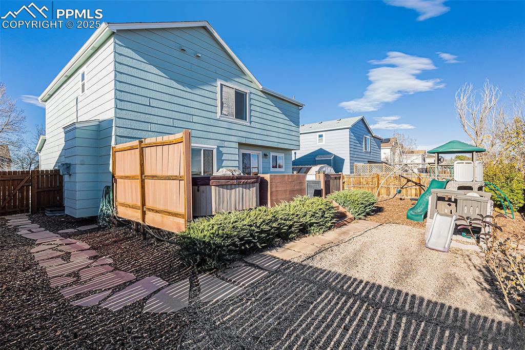 Image 24 of 31: Back of Structure