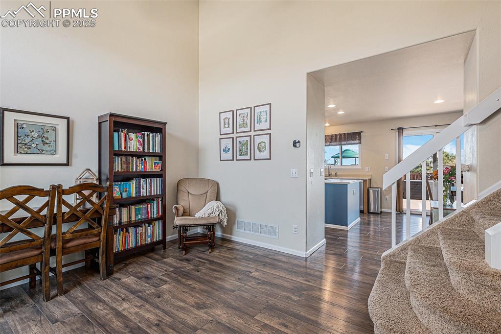 Image 3 of 31: Living Room