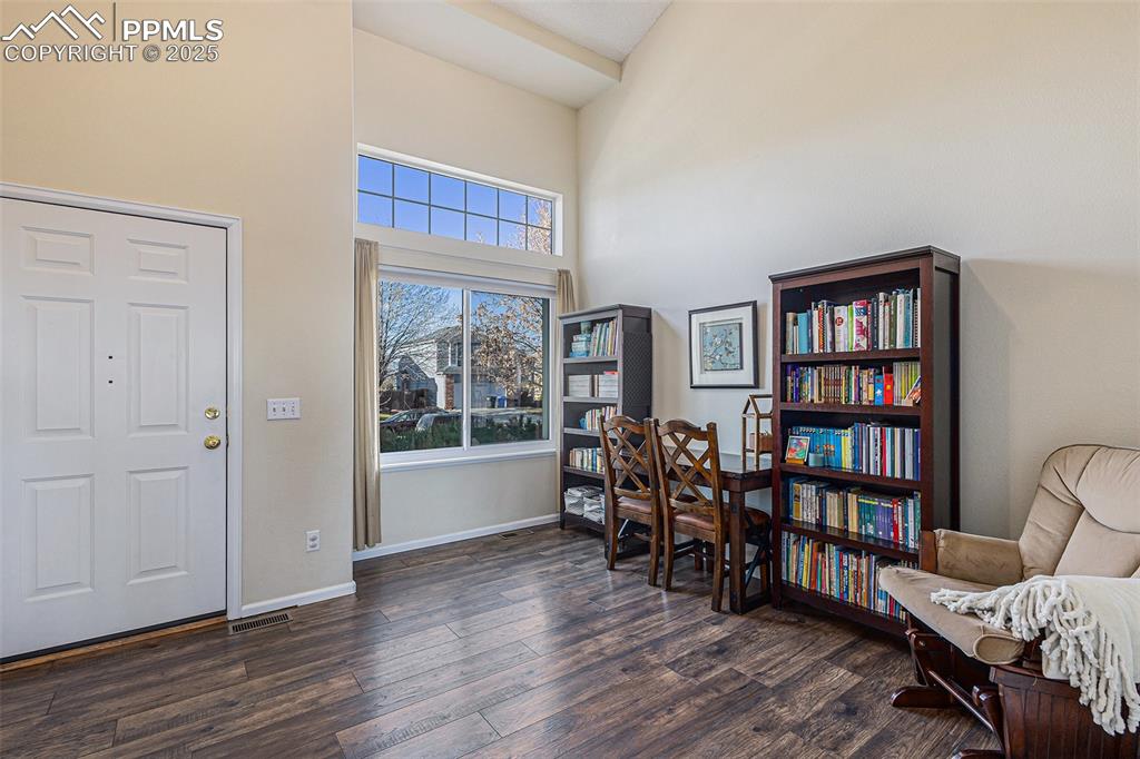 Image 4 of 31: Living Room