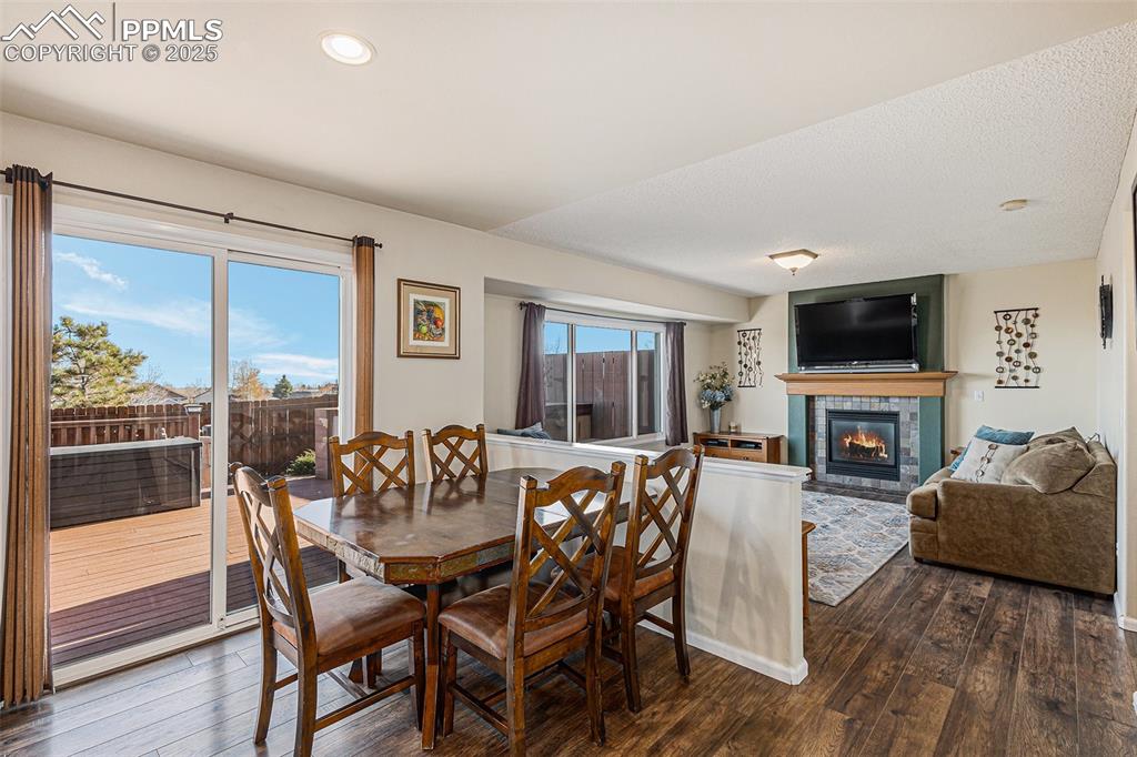 Image 5 of 31: Dining Area