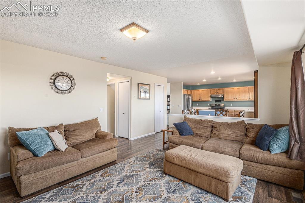 Image 7 of 31: Family Room