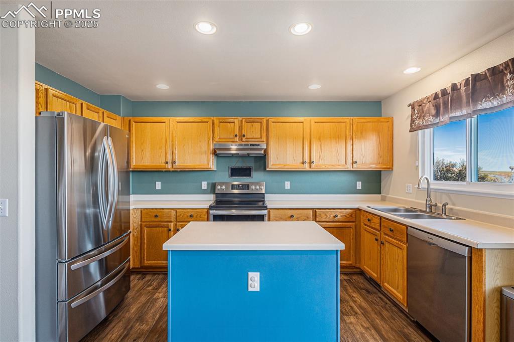 Image 8 of 31: Kitchen