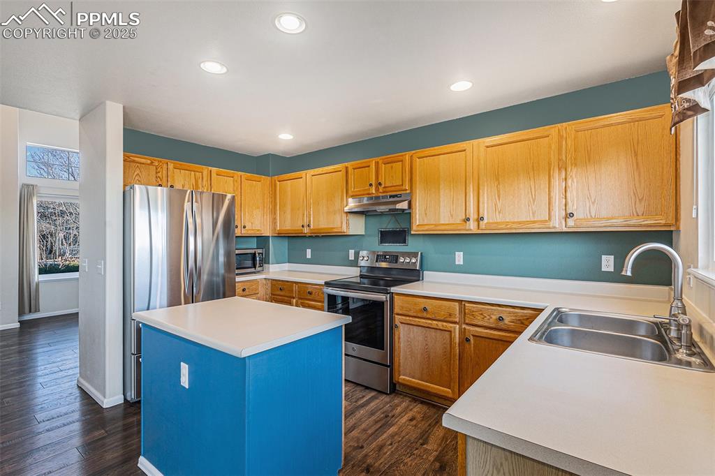 Image 9 of 31: Kitchen