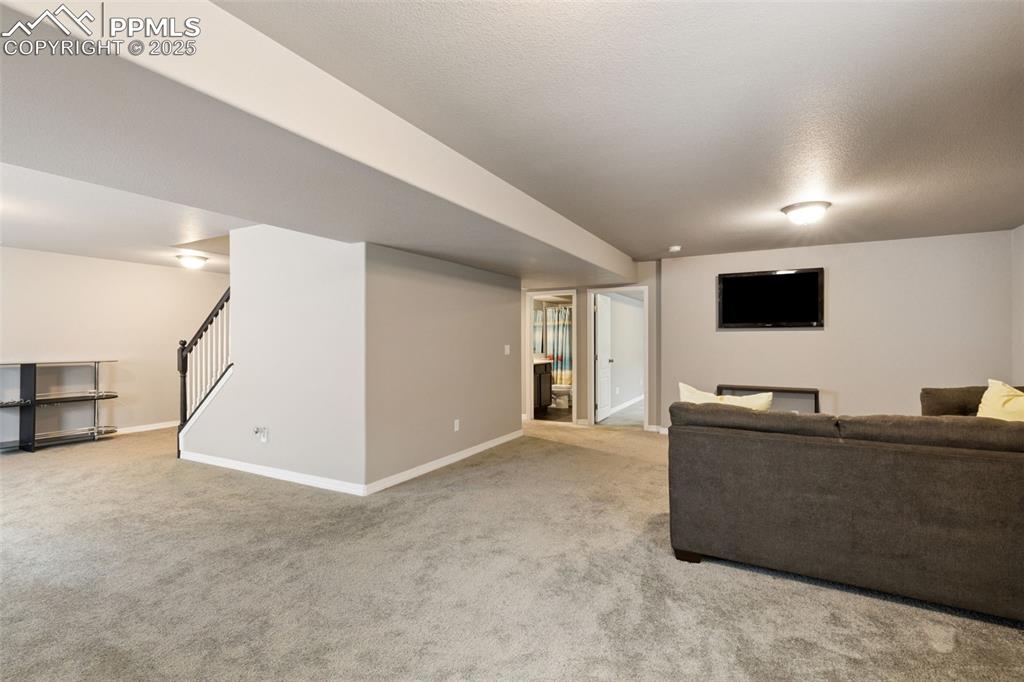 Image 27 of 37: Living Room