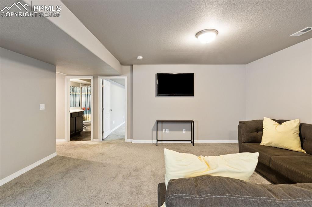 Image 28 of 37: Living Room