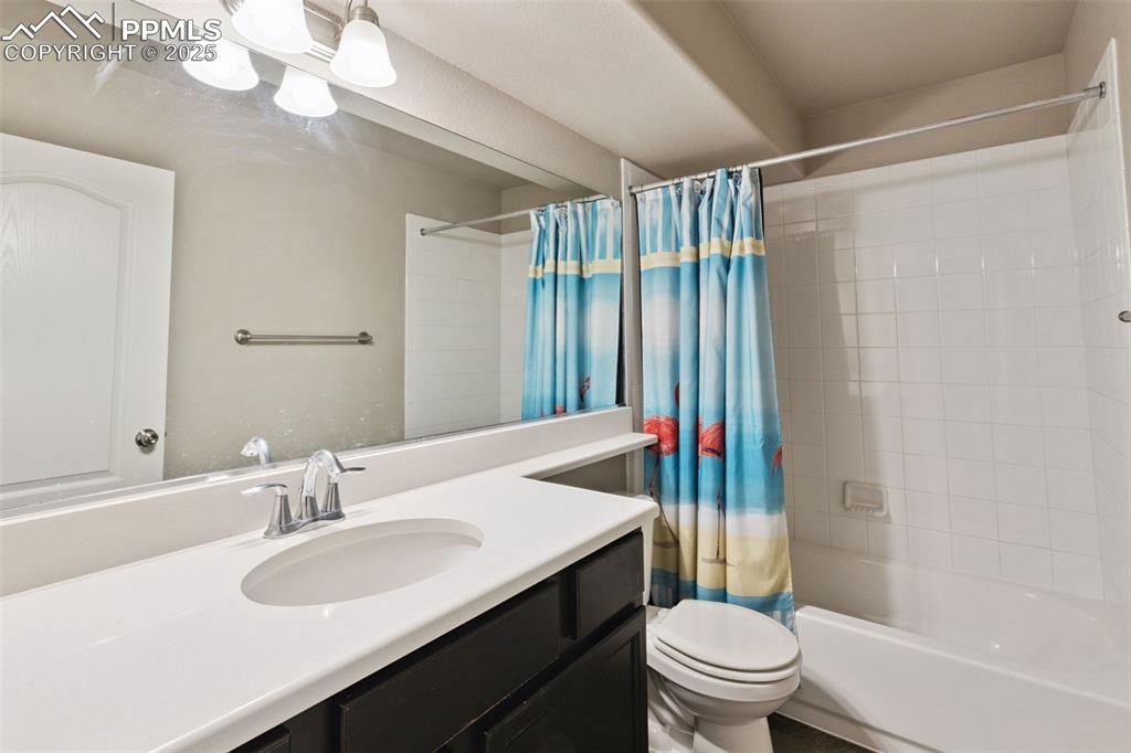 Image 32 of 37: Bathroom