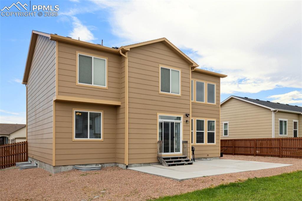 Image 36 of 37: Back of Structure