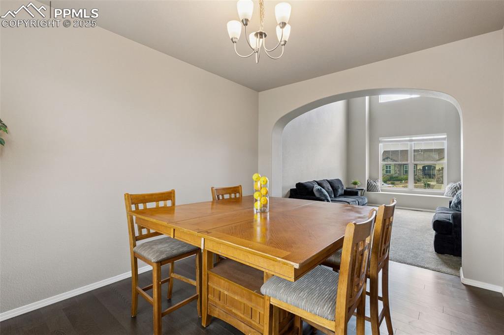 Image 7 of 37: Dining Area