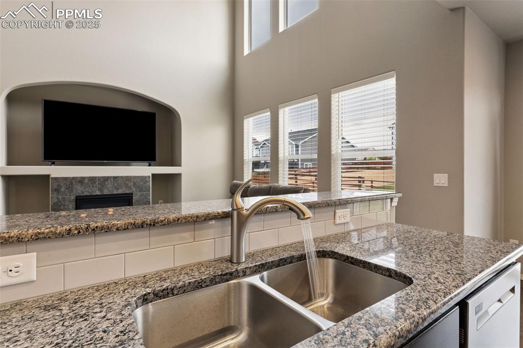 Image 8 of 37: Kitchen