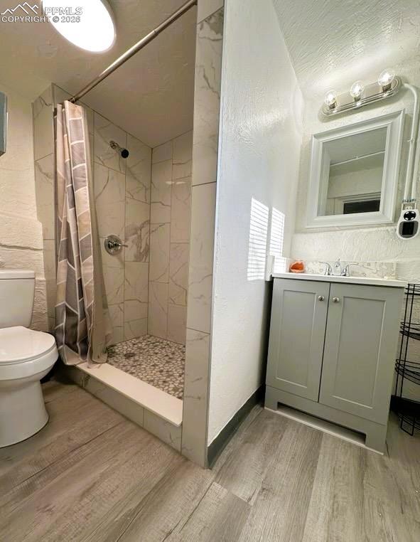 Image 12 of 18: Bathroom