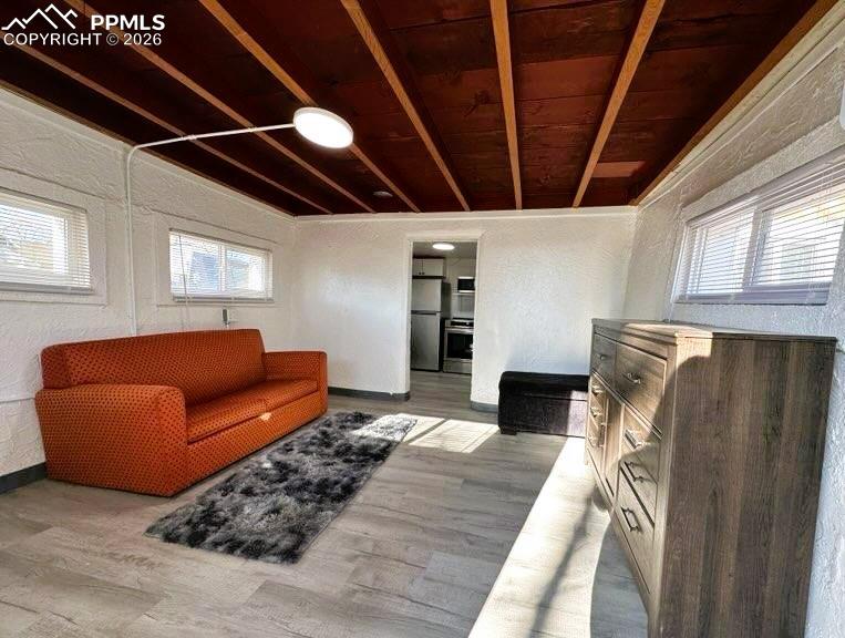 Image 7 of 18: Sitting Room