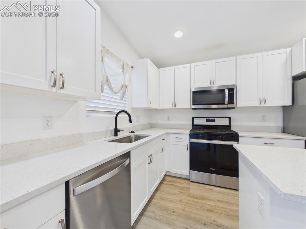 Image 13 of 35: Kitchen