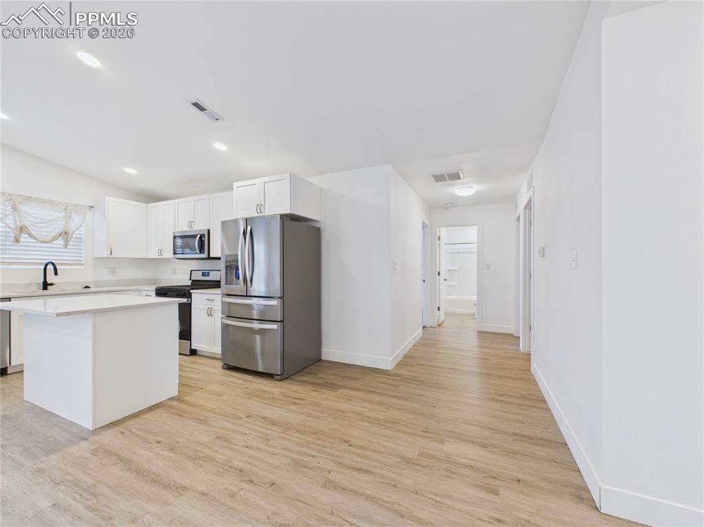 Image 15 of 35: Kitchen