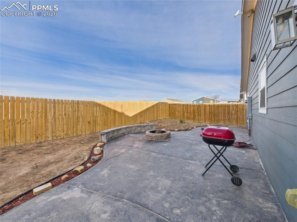 Image 32 of 35: Patio