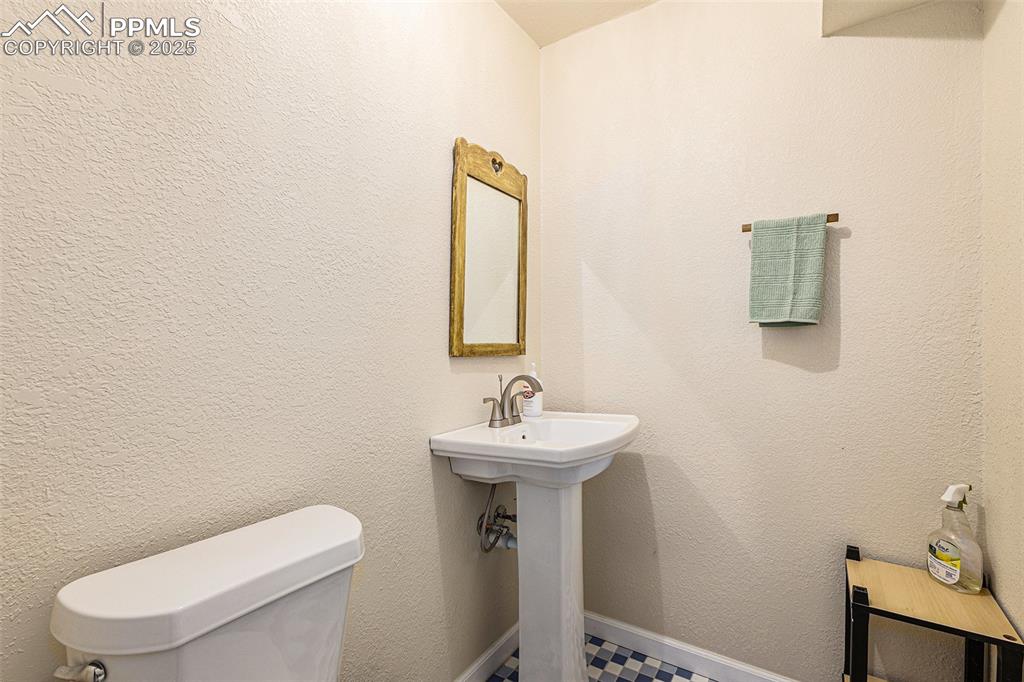 Image 20 of 28: Bathroom