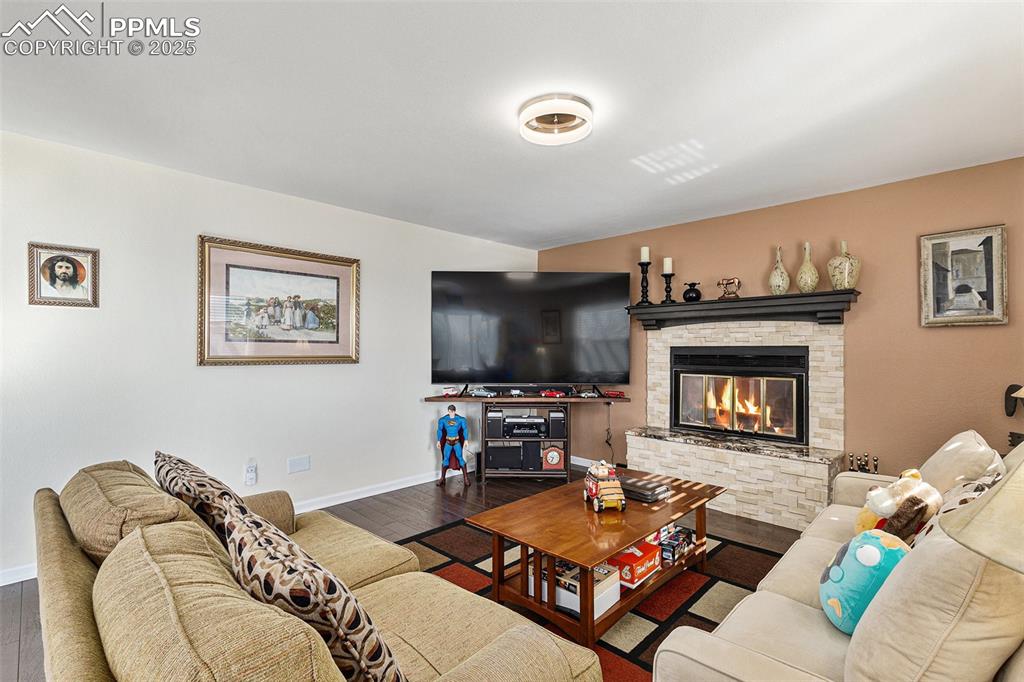 Image 6 of 28: Living Room