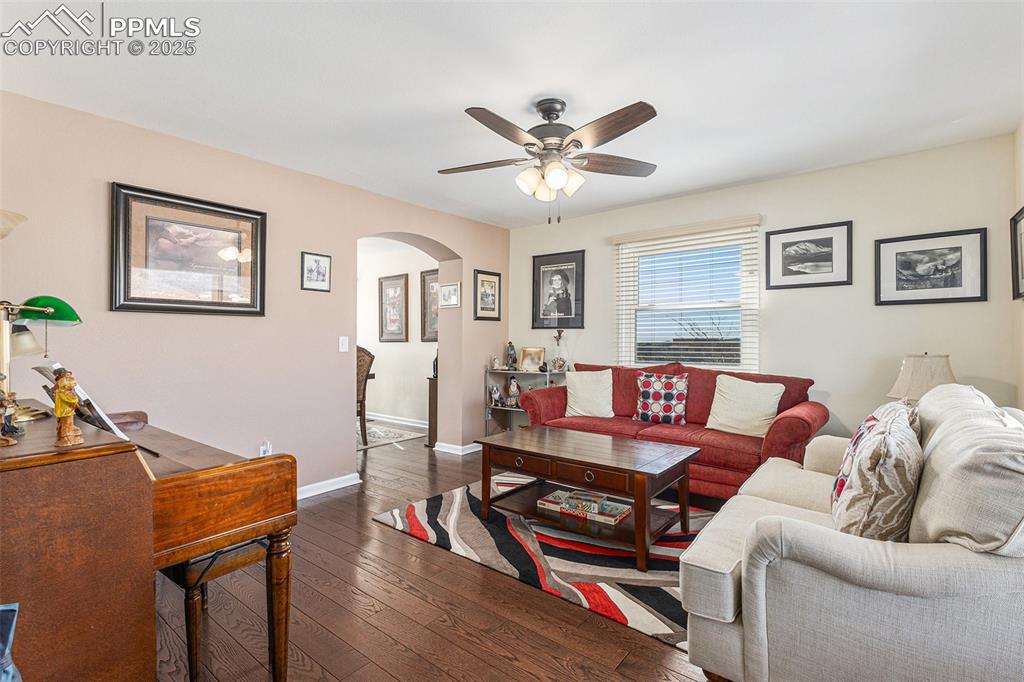 Image 7 of 28: Living Room