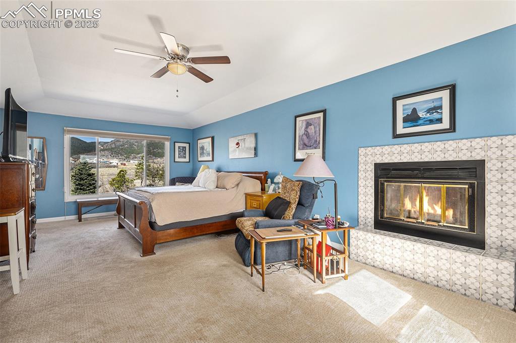 Image 9 of 28: Bedroom