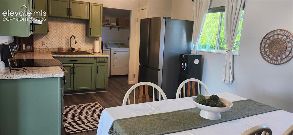 Image 5 of 14: Dining Area