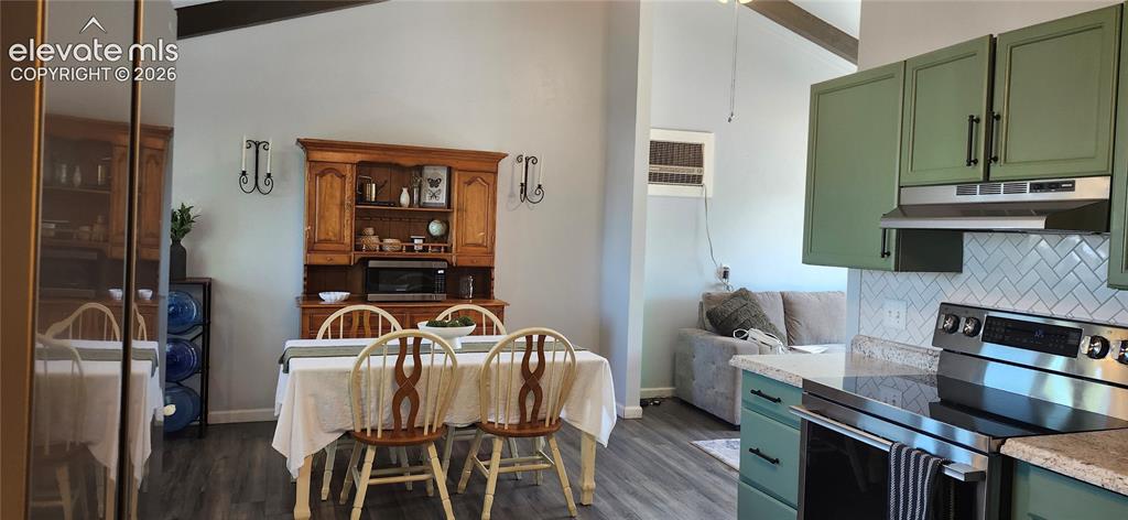 Image 6 of 14: Kitchen