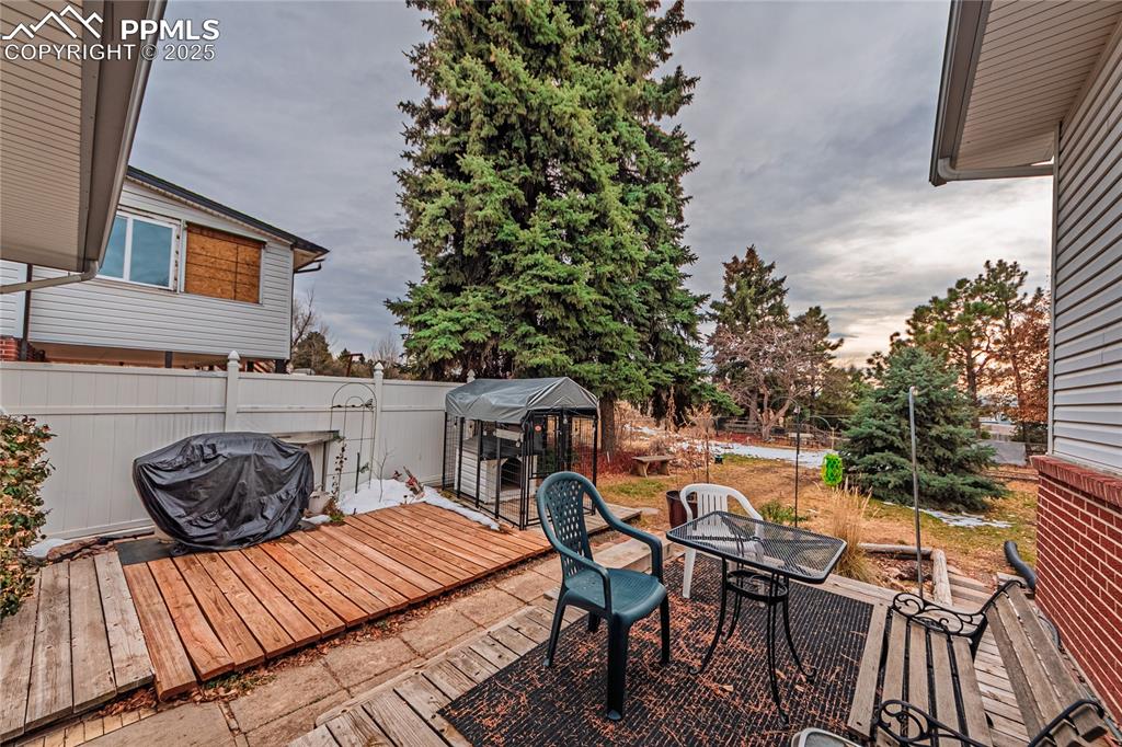 Image 12 of 44: Deck