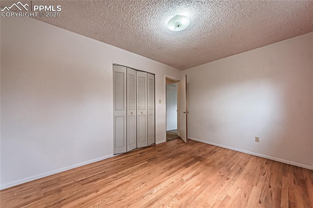 Image 18 of 44: Bedroom