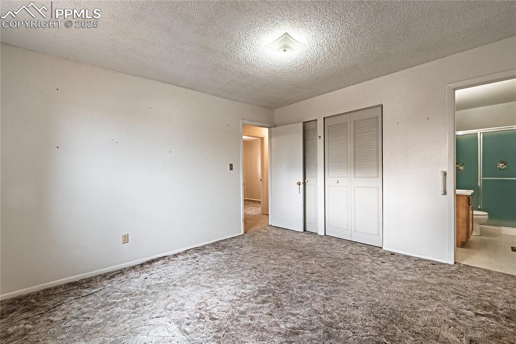 Image 21 of 44: Bedroom