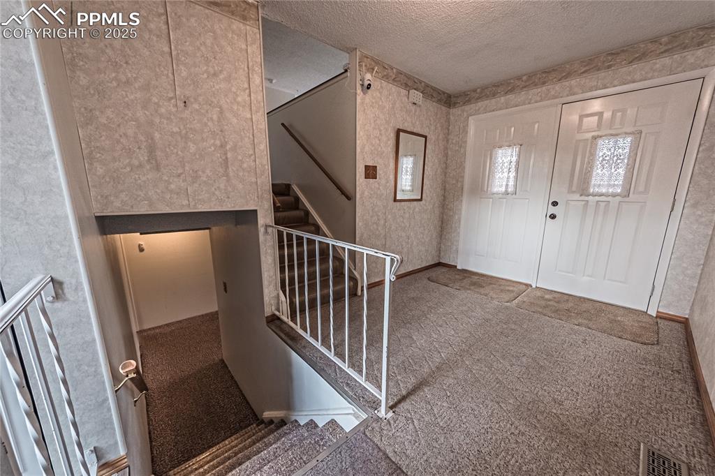 Image 24 of 44: Entry