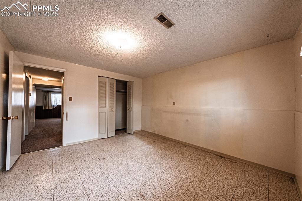 Image 35 of 44: Bedroom