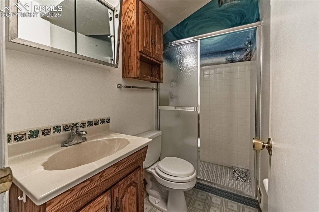 Image 37 of 44: Bathroom