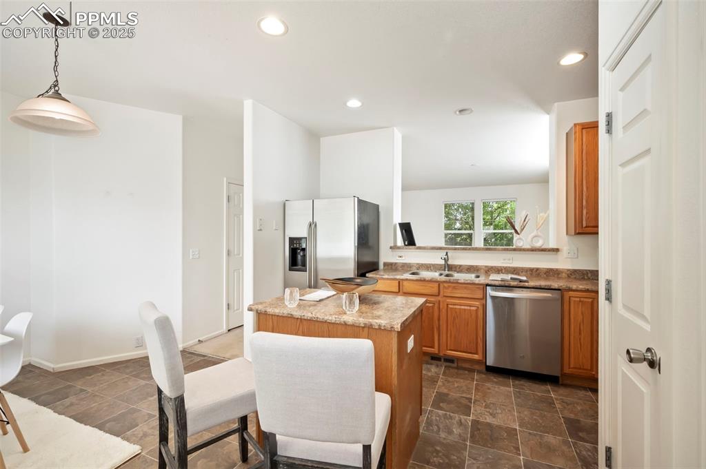 Image 10 of 24: Kitchen