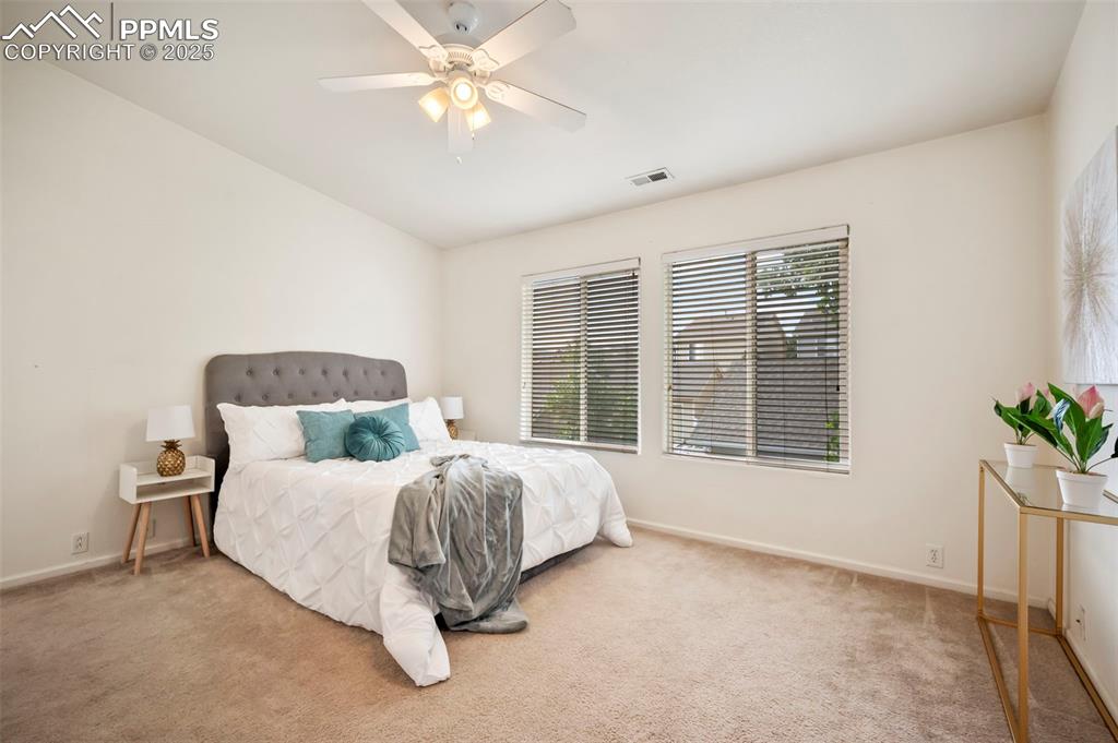 Image 12 of 24: Bedroom