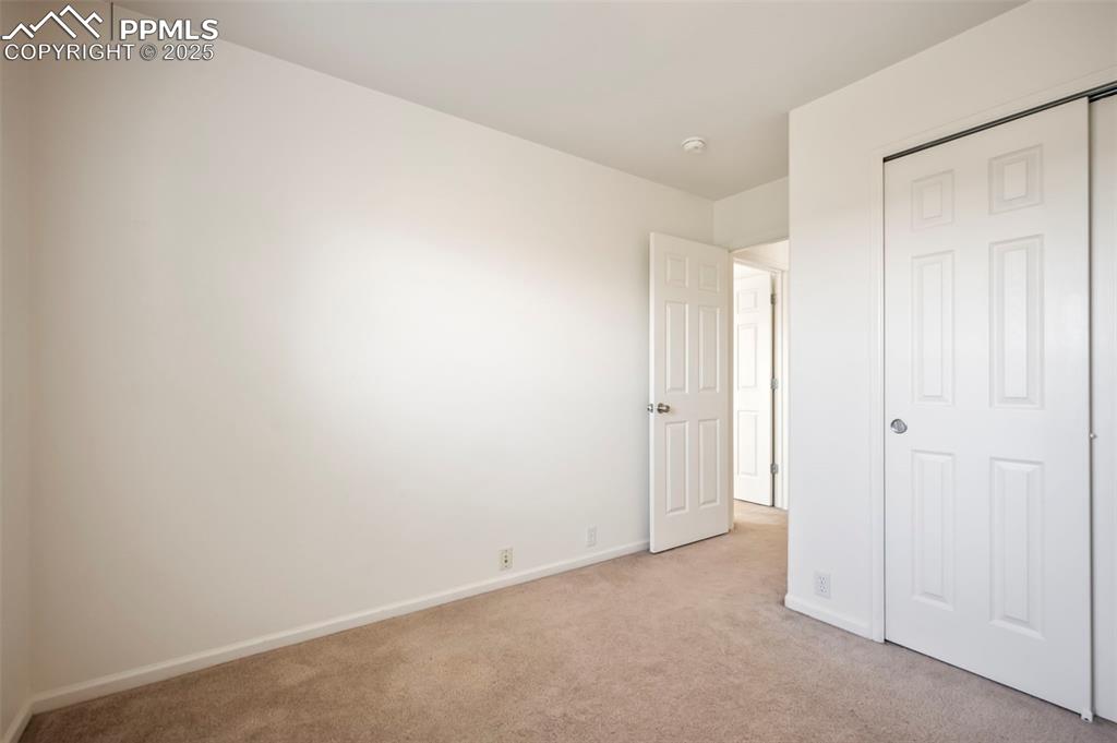 Image 16 of 24: Bedroom