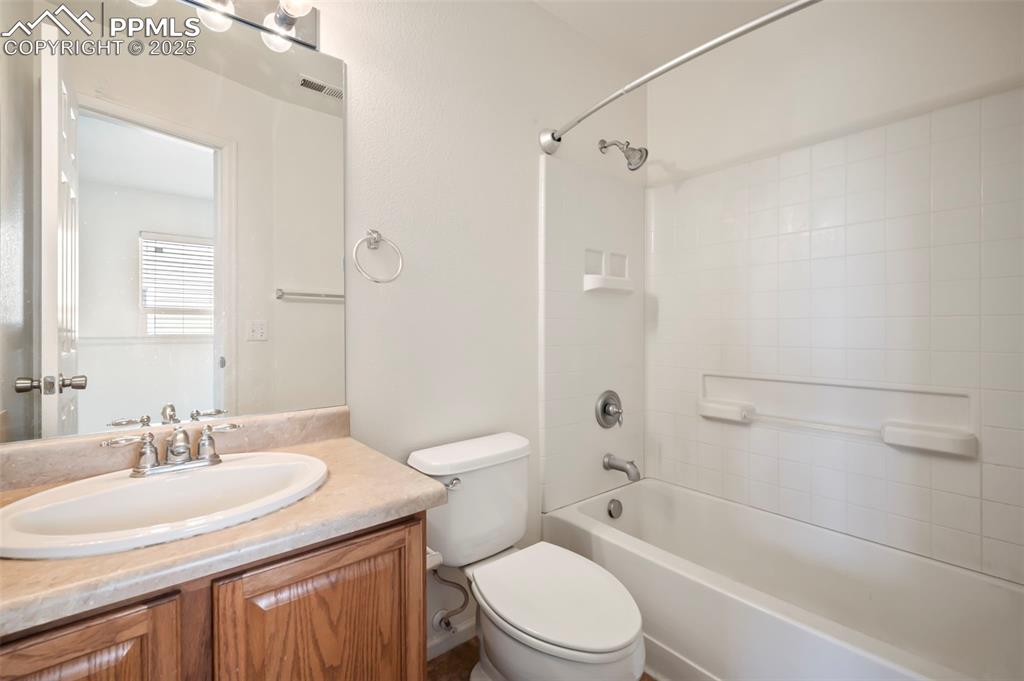 Image 17 of 24: Bathroom