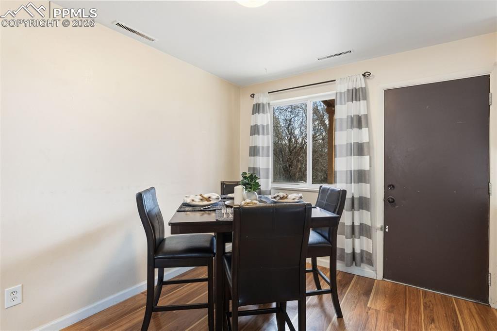Image 13 of 35: Dining Area