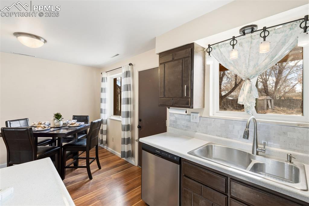 Image 15 of 35: Kitchen