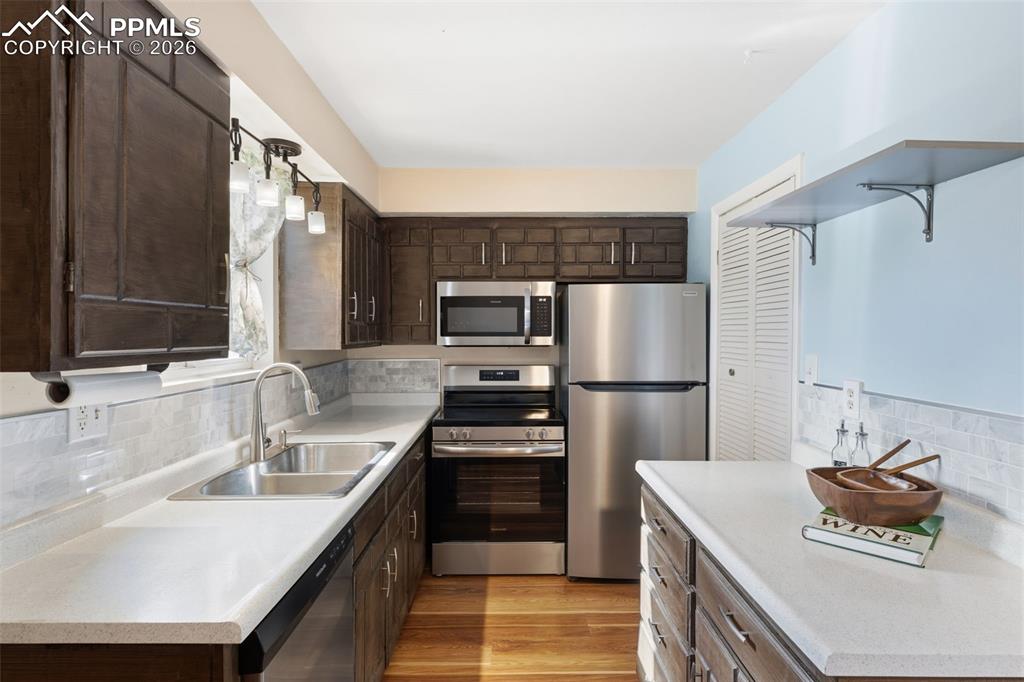 Image 17 of 35: Kitchen