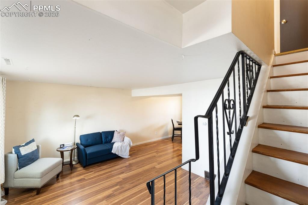 Image 5 of 35: Entrance Foyer