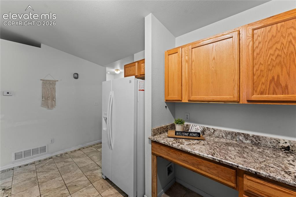 Image 12 of 25: Kitchen